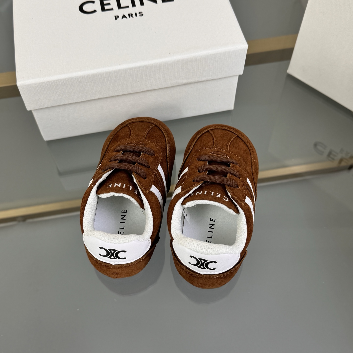 Children's shoes child